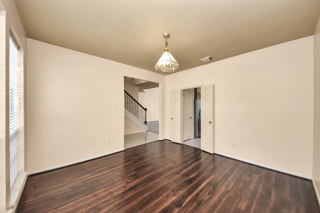 Building Photo - 1607 Parkview Ln