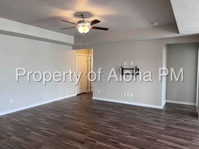 Building Photo - 7544 S Boysenberry Ave