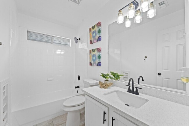 Building Photo - 6310 Mountain Pines Ln