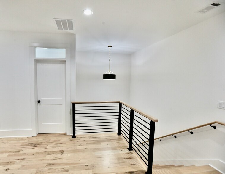 Building Photo - 2611 Charlesgate Ave