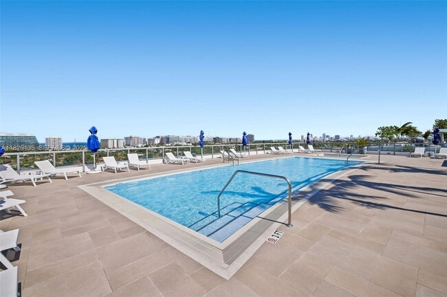 Building Photo - 9261 E Bay Harbor Dr