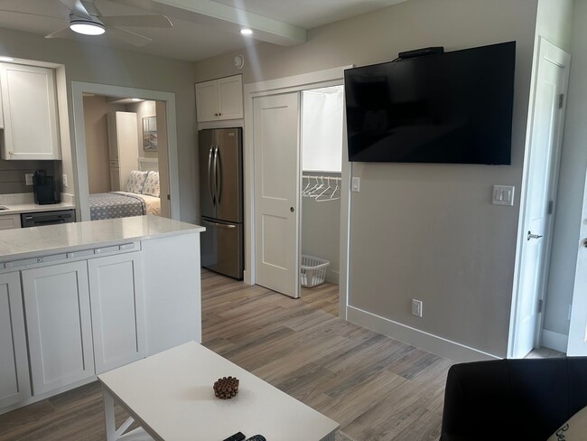 Building Photo - Renovated Condo. Prime Marco Location. Uti...
