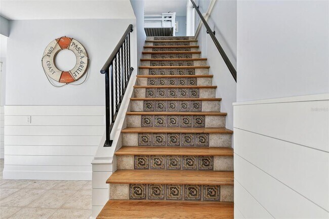 Building Photo - 2822 W Vina Del Mar Blvd