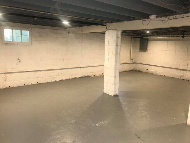 Building Photo - Charming 3 Bedroom/ 1 Bathroom Home in Dundalk, MD!