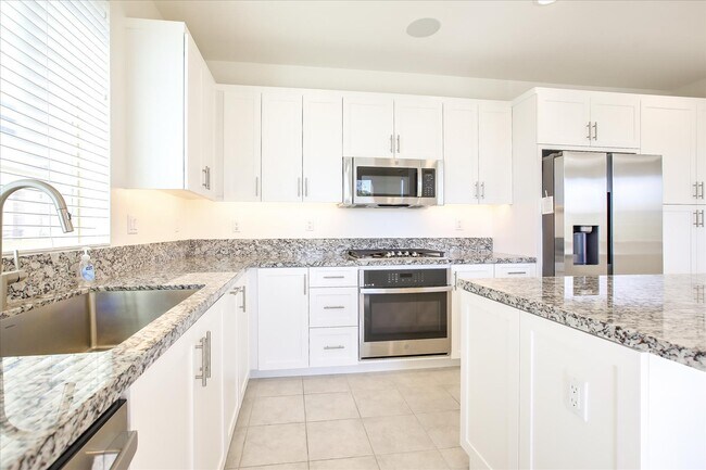 Building Photo - 28 Hideaway Loop