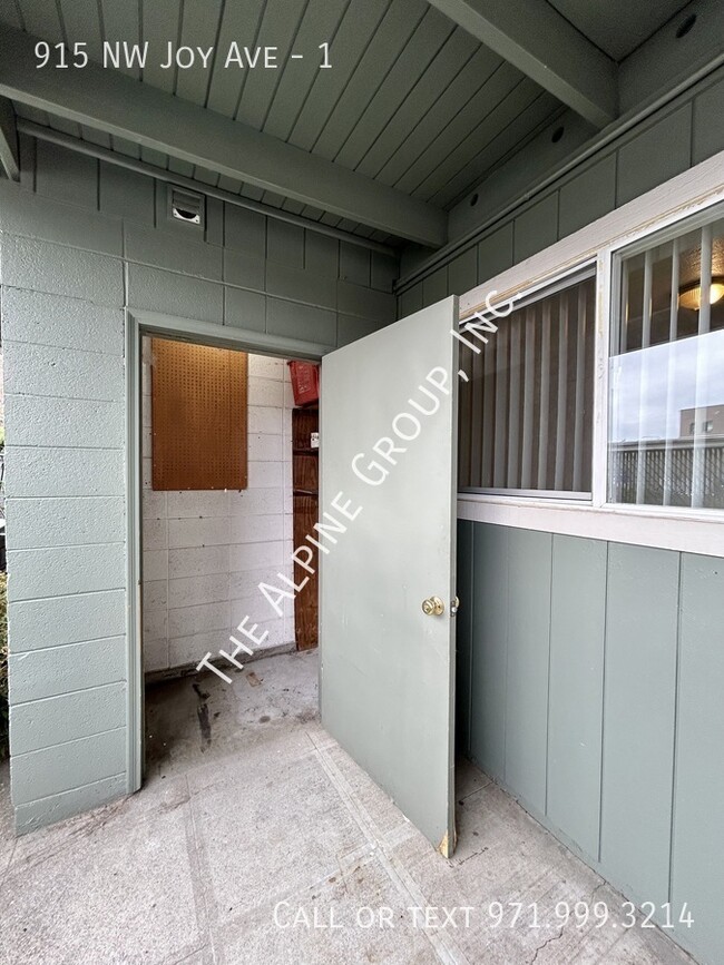 Building Photo - Single Level, 2 Bedroom by Cornell/NW Murr...