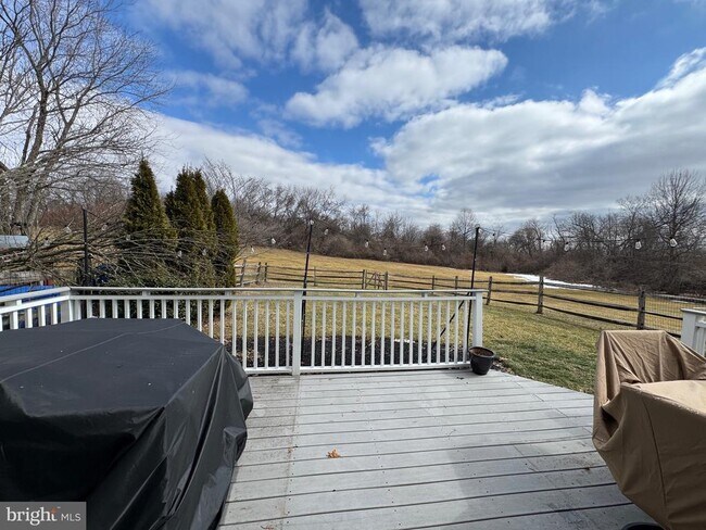 Building Photo - 17 Parkview Way