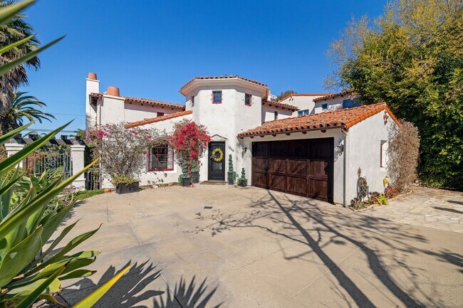 Building Photo - 1809 Palos Verdes Dr W