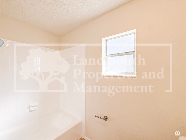 Building Photo - 5842 Charlton Dr