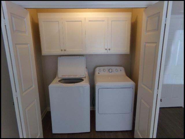 Building Photo - 525 S Oak St