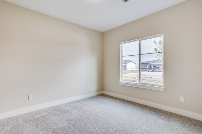 Building Photo - 1025 W Long Path Ct