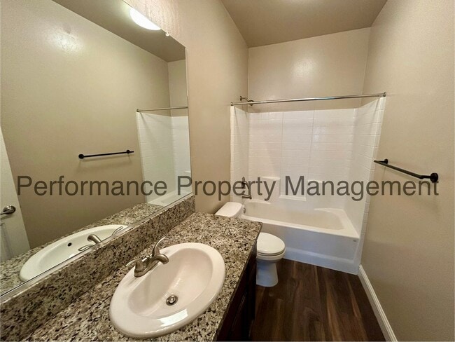 Building Photo - Stunning 4 Bed/2 Bath in Wasco w/ RBP & Se...