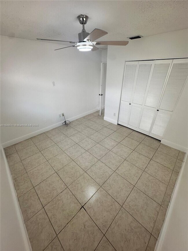 Building Photo - 1130 W 37th St