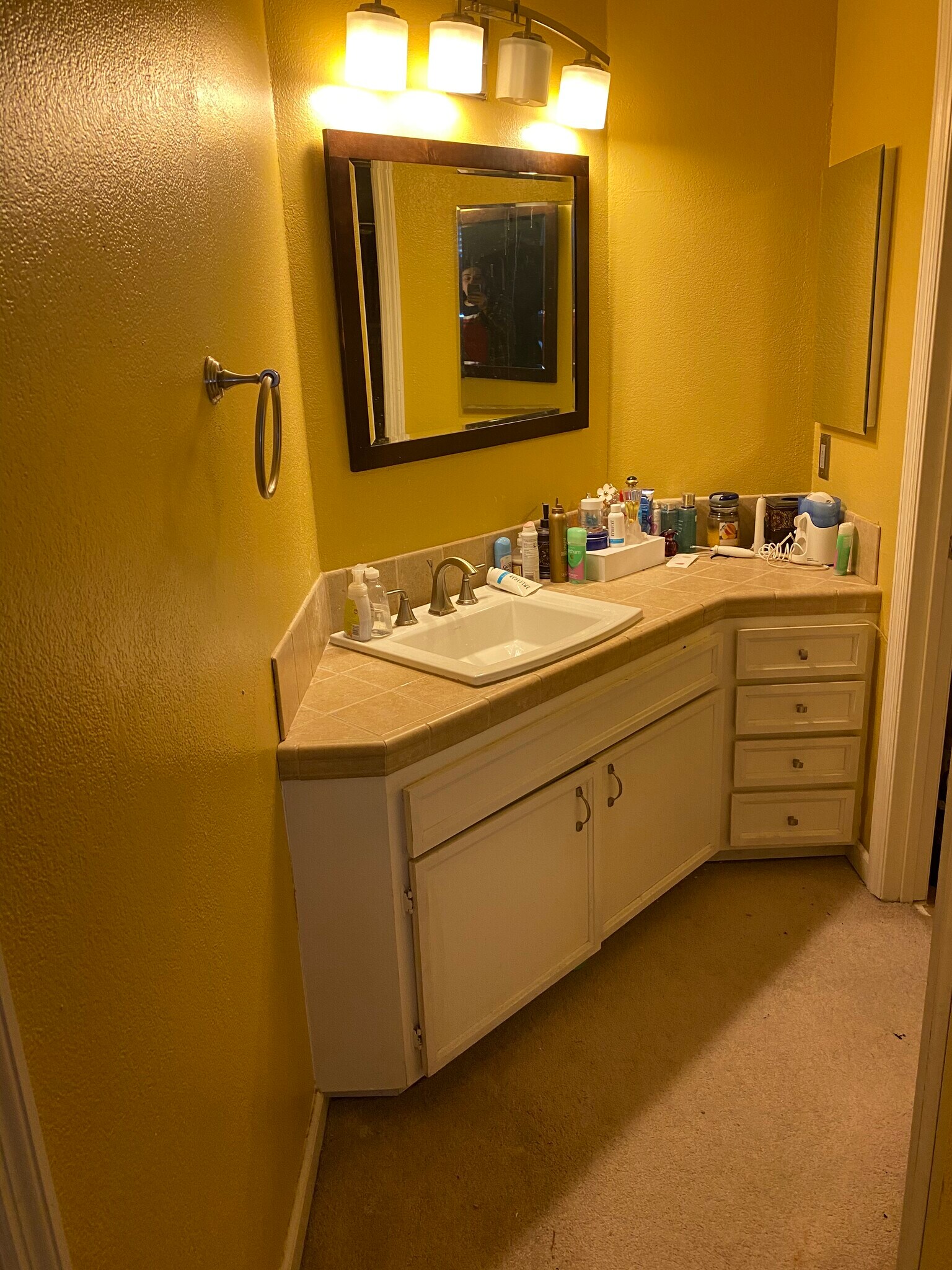 Building Photo - 1022 Cedar Gables Dr