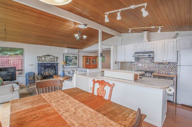 Building Photo - Gorgeous Langley Home With Water View and ...