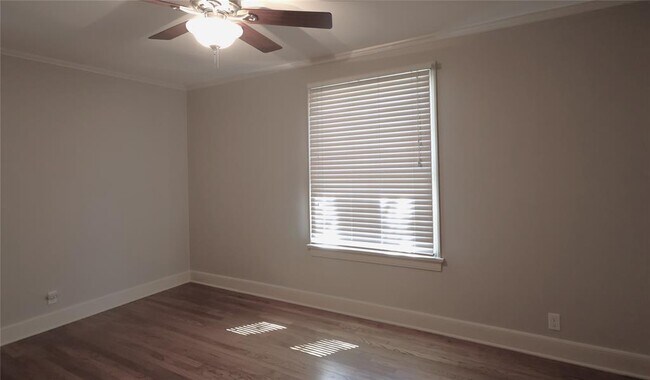 Building Photo - 4702 Shadow Ln