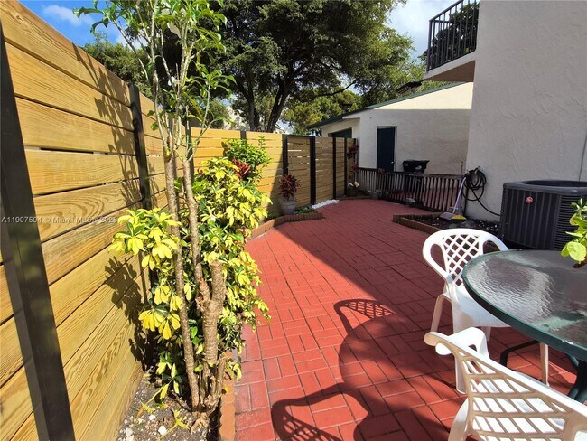 Building Photo - 10904 SW 72nd St