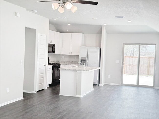 Building Photo - 21611 Desert Lilly Rd
