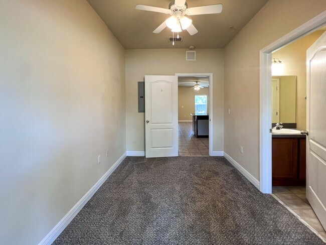 Building Photo - 2972 SW 35th Pl