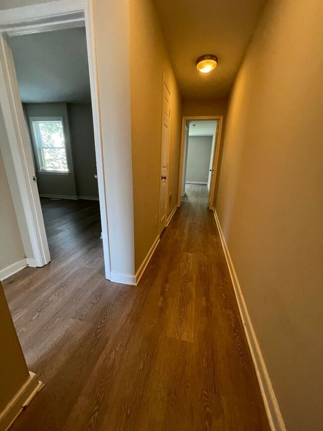 Building Photo - 1802 Parkwood Ave