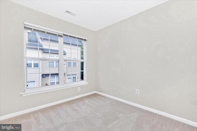Building Photo - 9621 Athens Pl