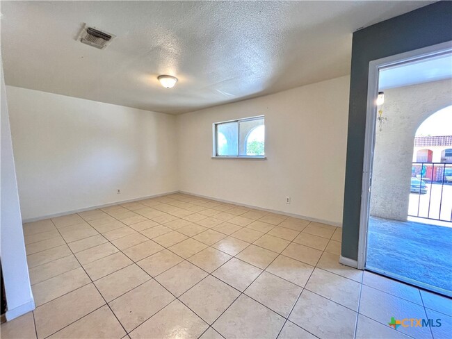 Building Photo - 1046 Linde Ave