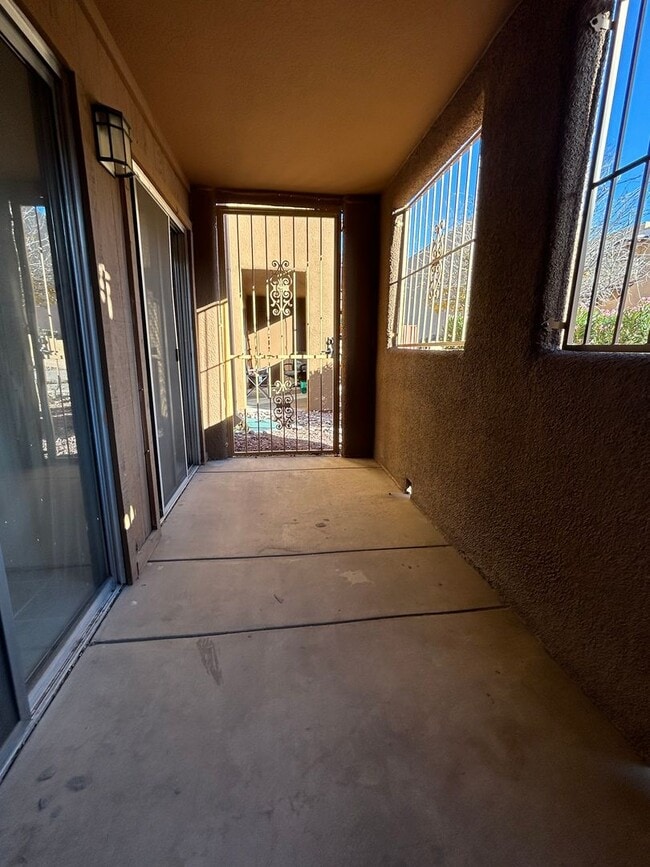 Building Photo - 1810 E Blacklidge Dr