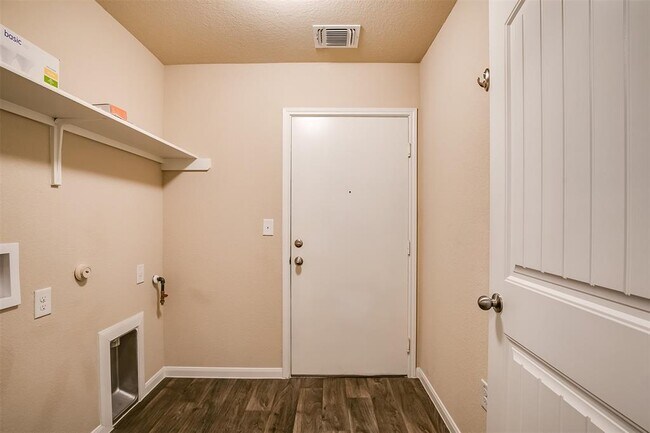 Building Photo - 15008 Custis Ln