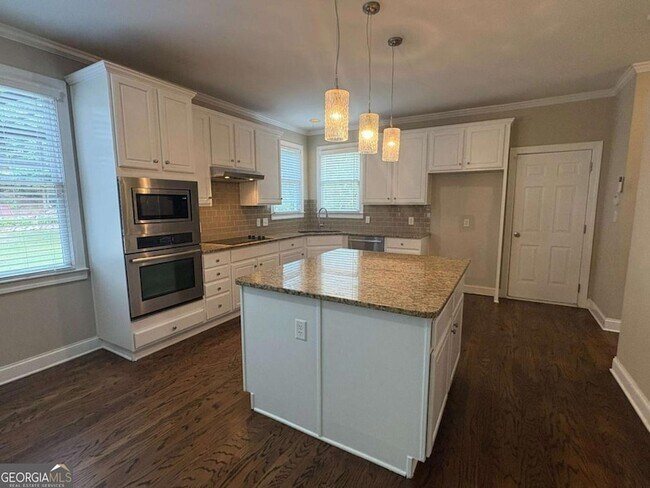 Building Photo - 1150 Lamont Cir