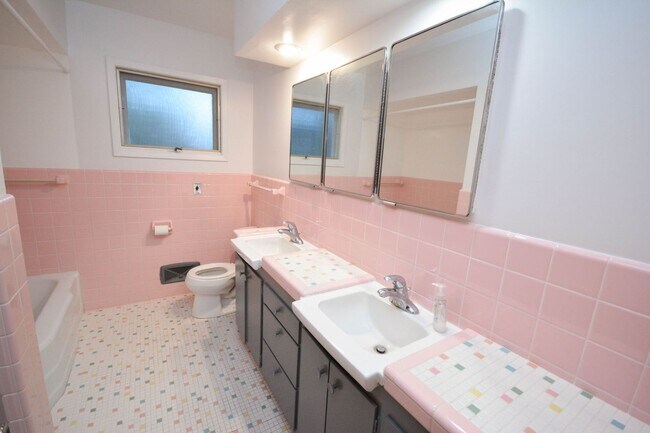 Building Photo - 619 2nd St NW