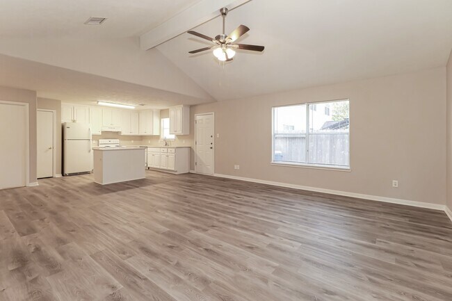 Building Photo - 16360 Hidden River Ct