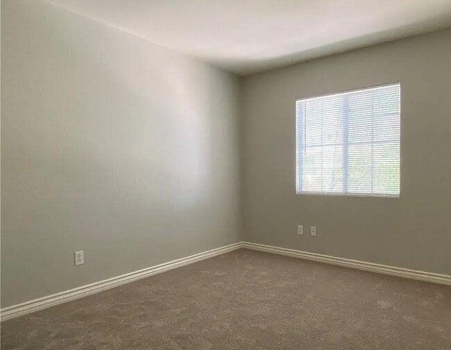 Building Photo - 9317 Mountain Rise Ave