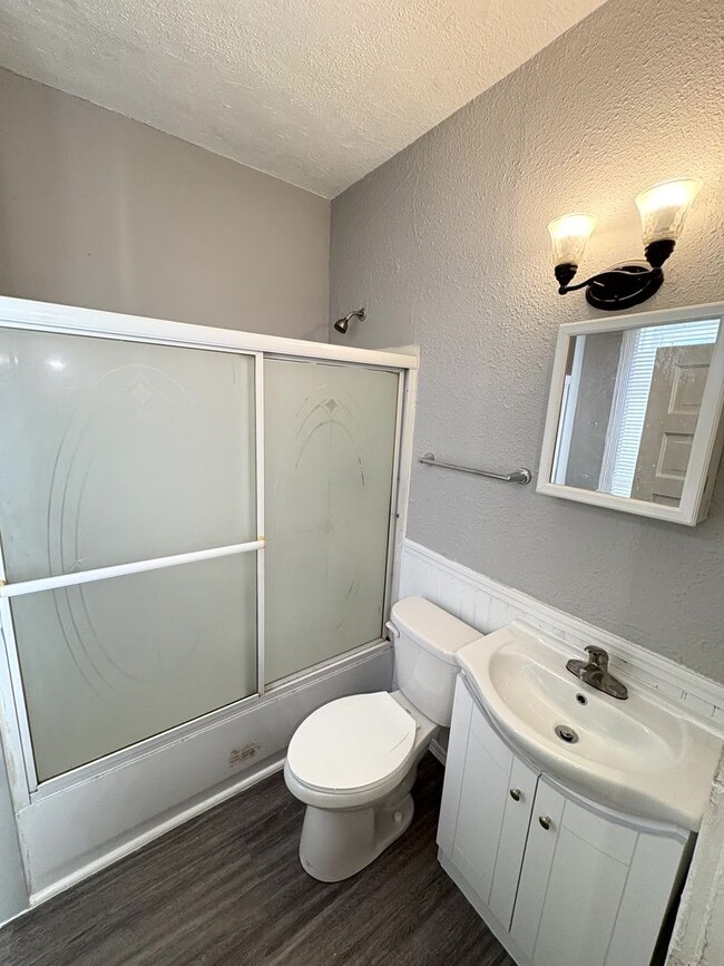 Building Photo - Charming 2 Bedroom Home for Rent & In Grea...