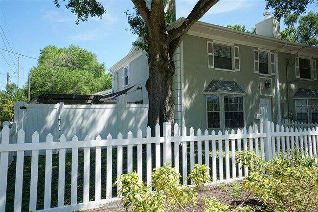 Building Photo - 3323 W Swann Ave