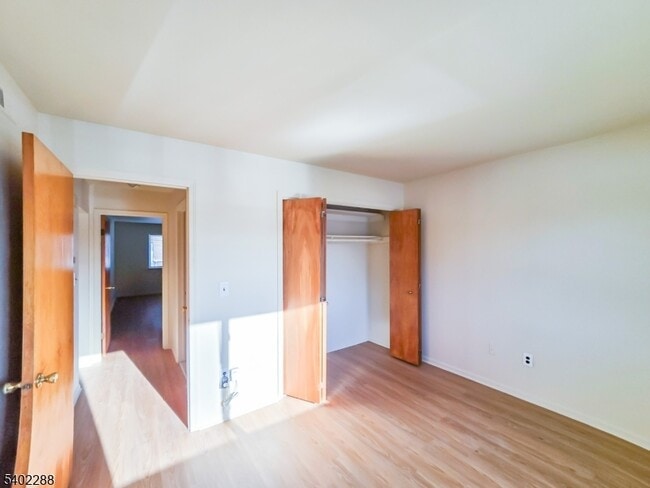 Building Photo - 1302 Bradley Ct