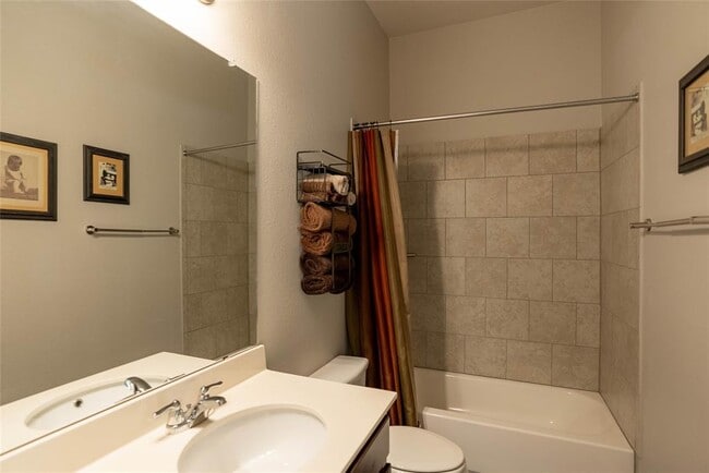 Building Photo - 2009 Garretts Way