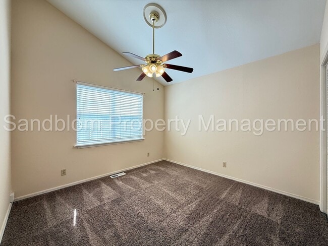 Building Photo - For Lease | South Tulsa - Townhouse | $150...