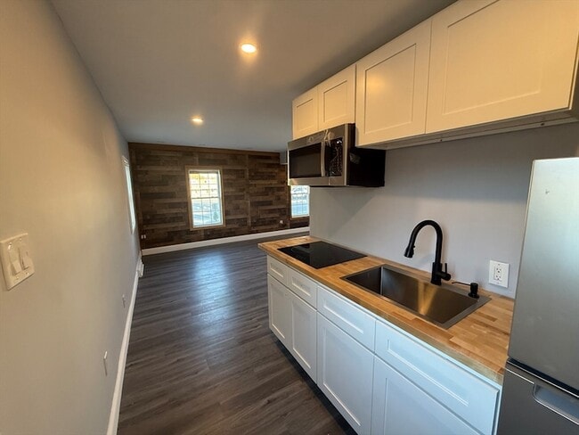 Primary Photo - 176 Court St