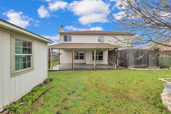 Building Photo - Spacious home on Montrose