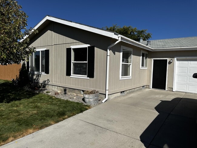 Building Photo - 1507 Erin Way