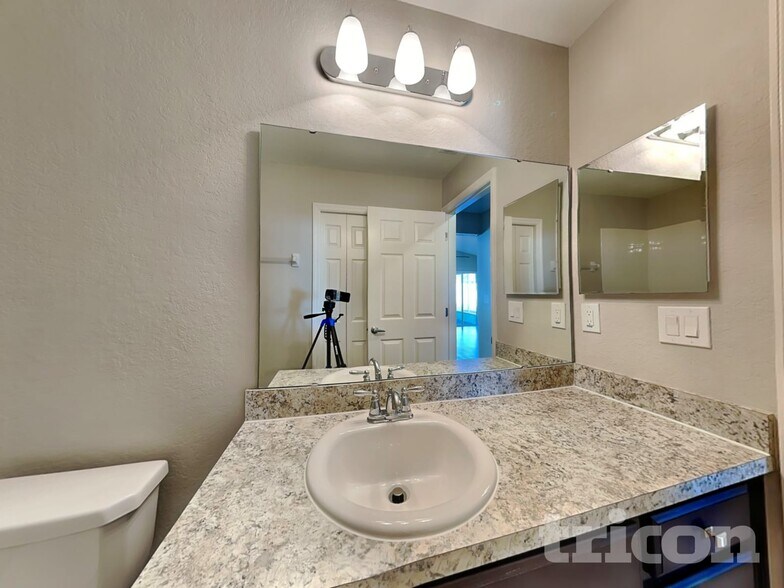 Building Photo - 1920 Bretton Ridge Dr