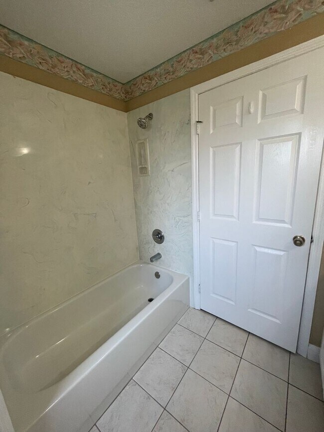 Building Photo - Spacious 4-Bedroom Pool Home – 2 Primary S...