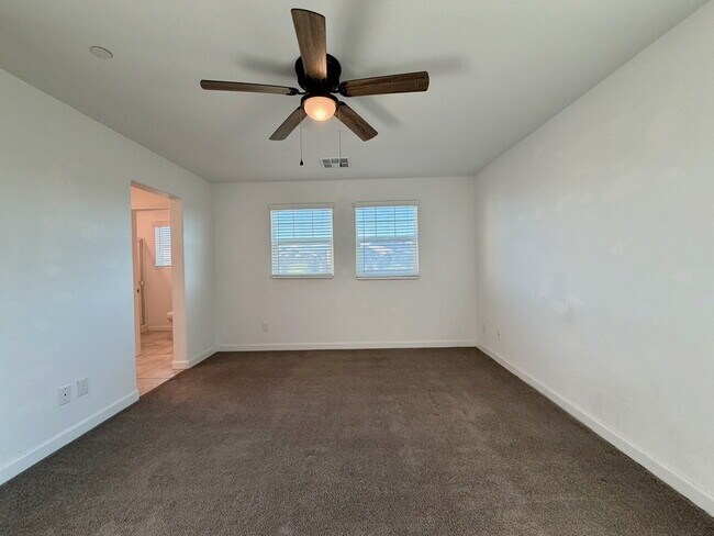 Building Photo - 3 BED 2.5 BATH 2 CAR GARAGE TOWNHOUSE IN CADENCE HENDERSON WITH LOFT