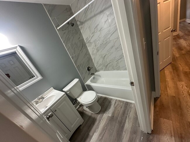 Building Photo - 2bdr 1 ba east Baltimore