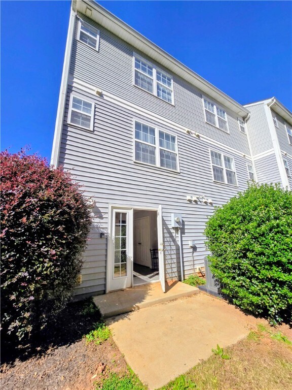 Building Photo - 220 Campus Dr