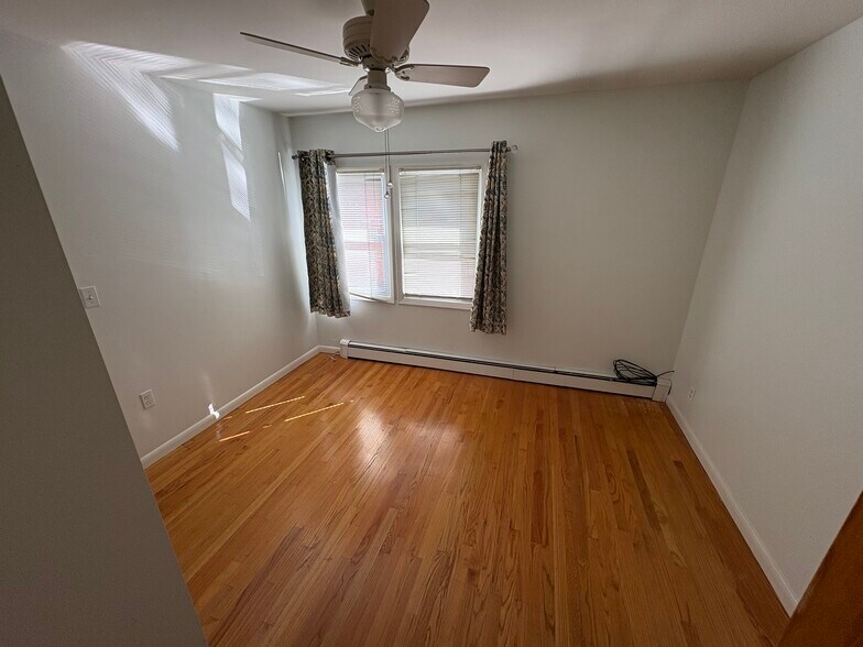 Building Photo - 66 Luyster St