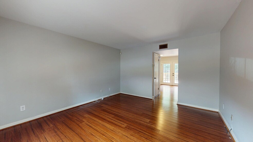 Building Photo - 2645 Southbury Cir