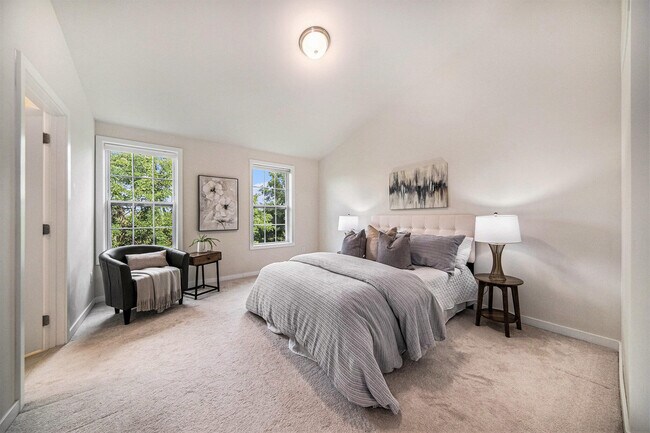 Building Photo - 2856 Ridington Rd