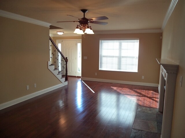 Building Photo - 4643 Aylesbury Dr