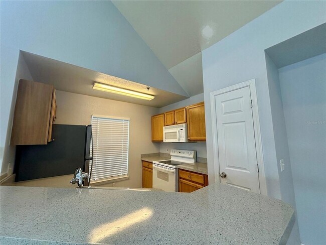 Building Photo - 9141 Lee Vista Blvd